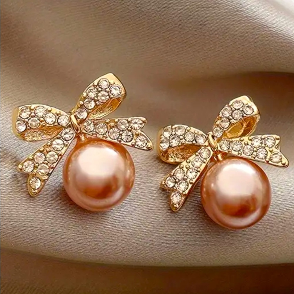 EARRINGS DELICATE BOW WITH IMITATION PEARL DESIGN STUD